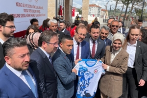 Başkanımızdan Aile Bakanına Hediye