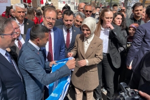 Başkanımızdan Aile Bakanına Hediye